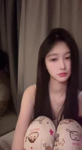 北京真实调教学生妹，跪式服务，对白精彩颜射吞精！全集更精彩